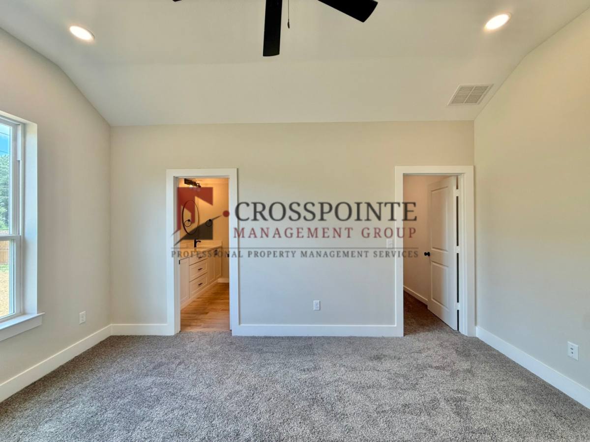 House for rent at 17430 Crossing Circle, Lindale, TX 75771