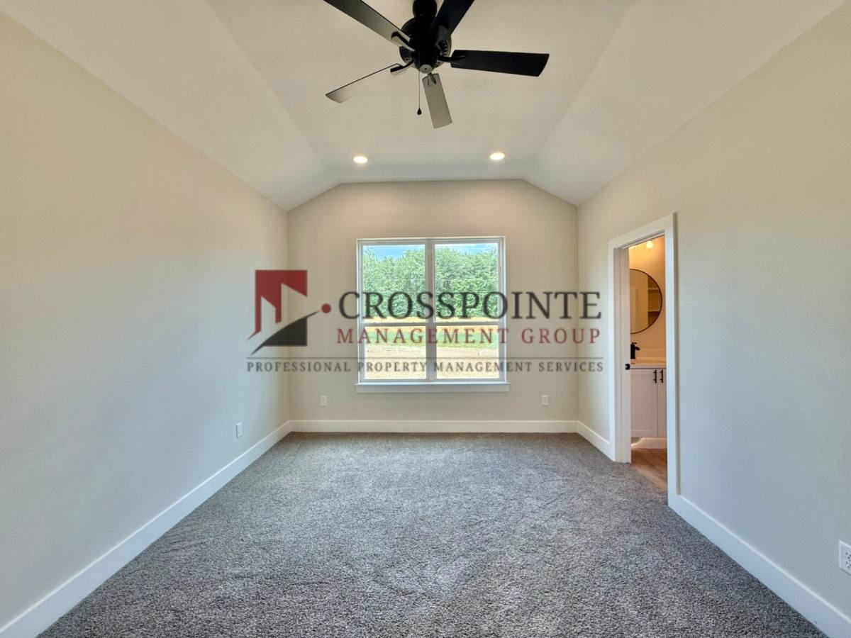 House for rent at 17430 Crossing Circle, Lindale, TX 75771
