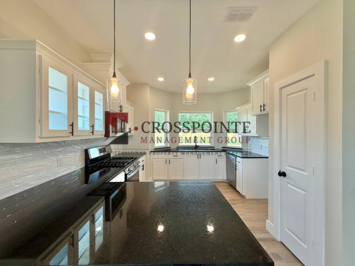 House for rent at 17430 Crossing Circle, Lindale, TX 75771