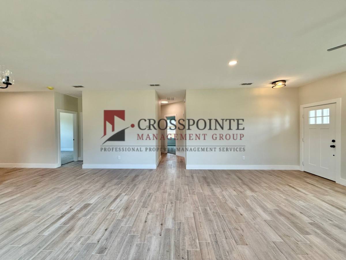 House for rent at 17430 Crossing Circle, Lindale, TX 75771