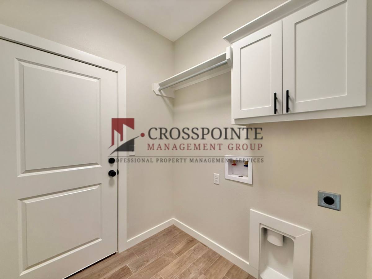 House for rent at 17430 Crossing Circle, Lindale, TX 75771