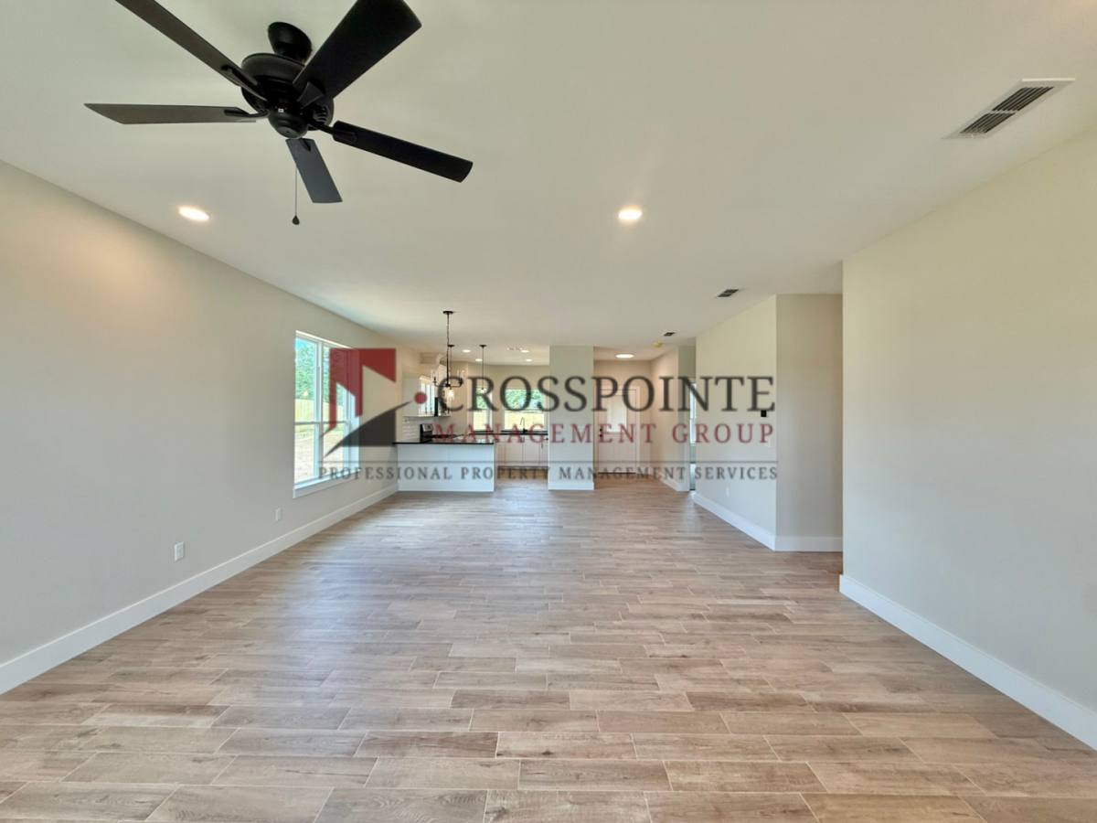 House for rent at 17430 Crossing Circle, Lindale, TX 75771