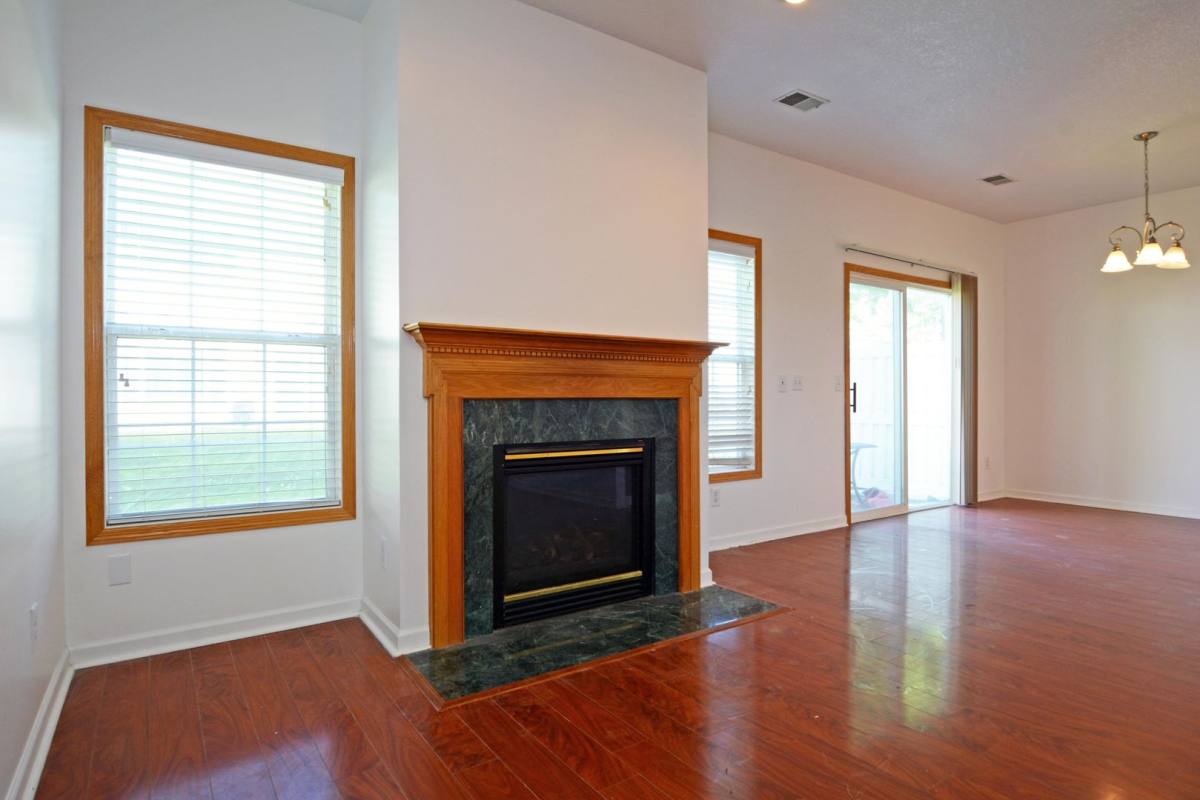 Townhouse for rent at 1475 Yorkshire Lane, Shakopee, MN 55379