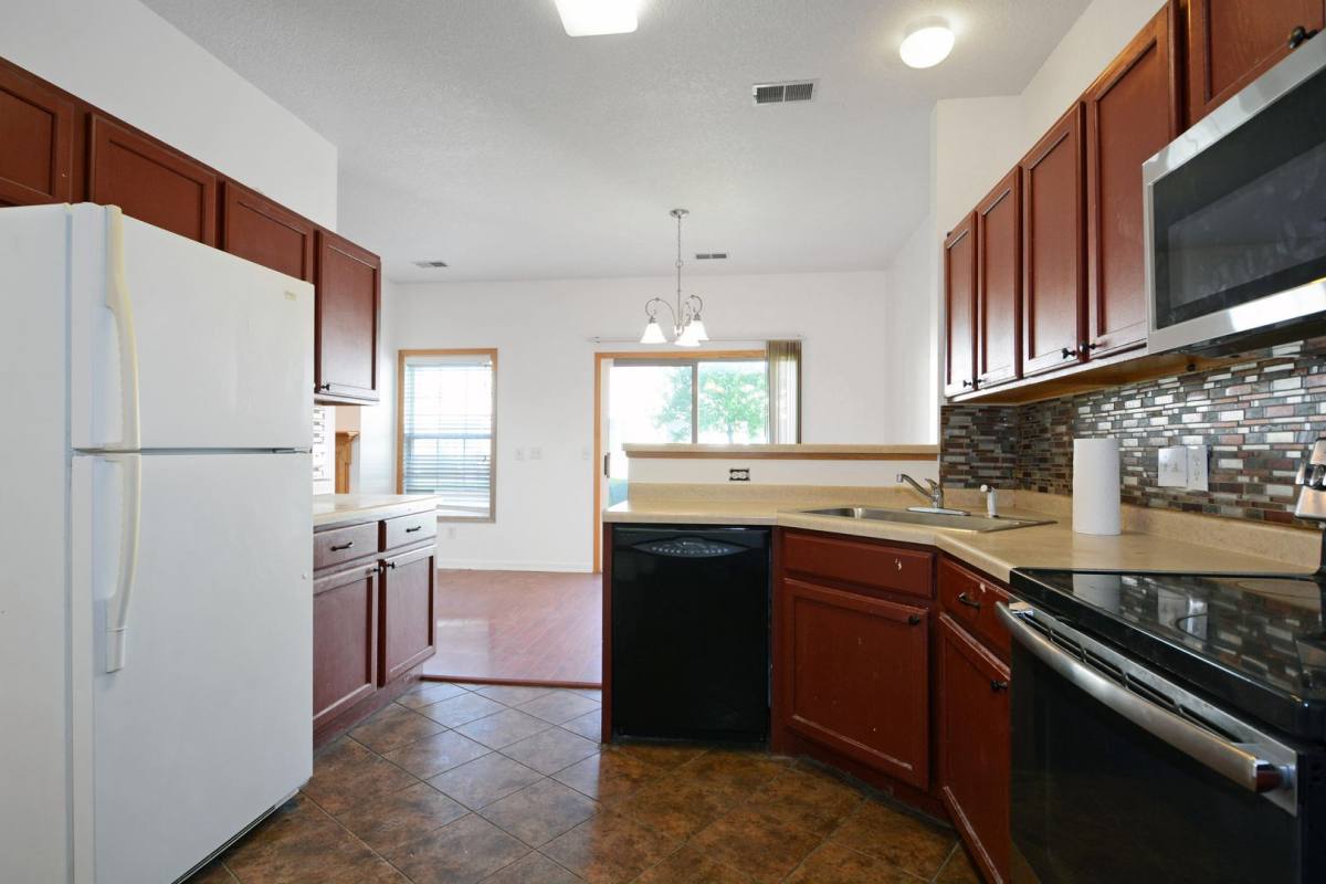 Townhouse for rent at 1475 Yorkshire Lane, Shakopee, MN 55379