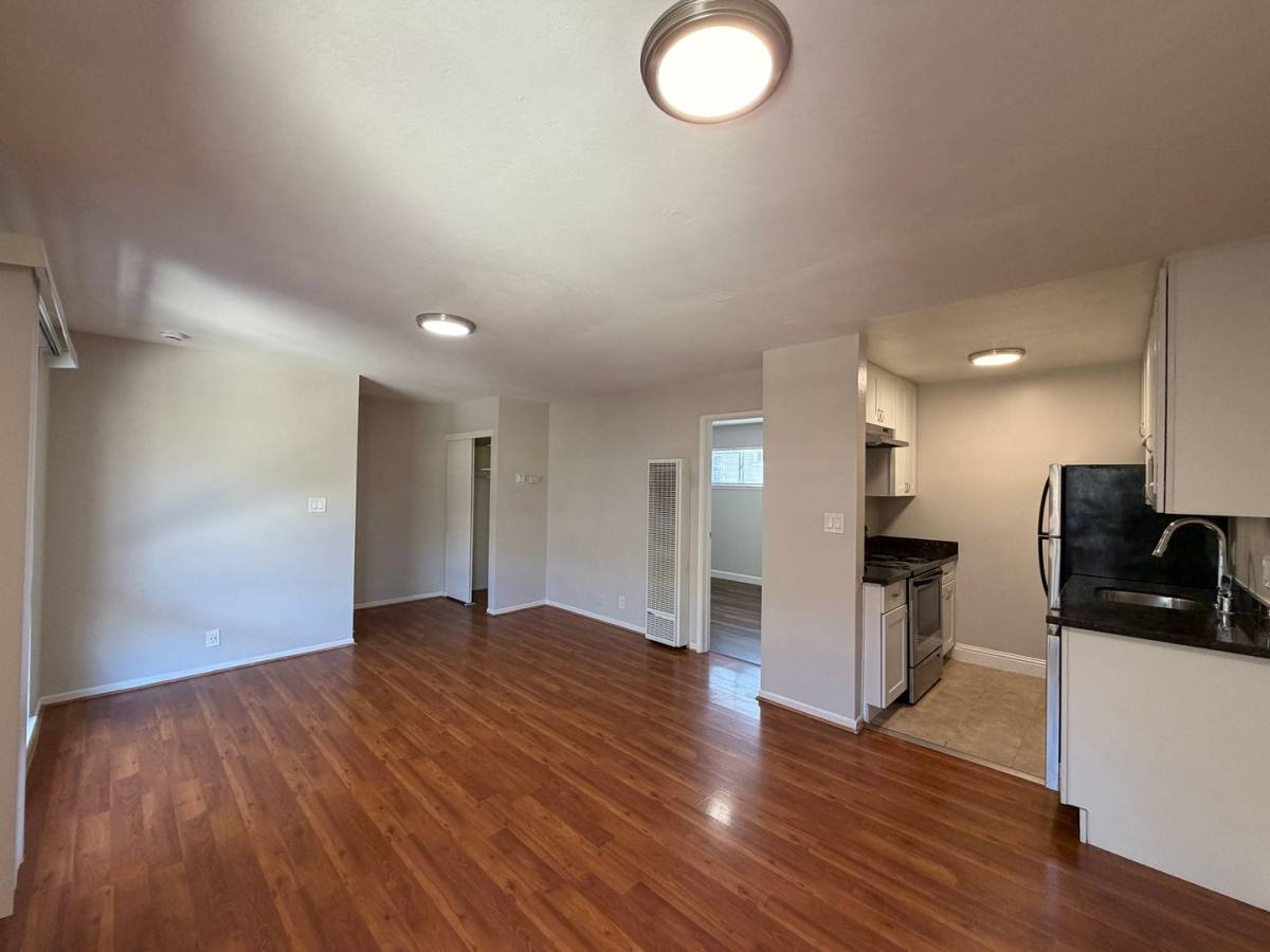 Apartment for rent at 650 E 17th St, Oakland, CA 94606