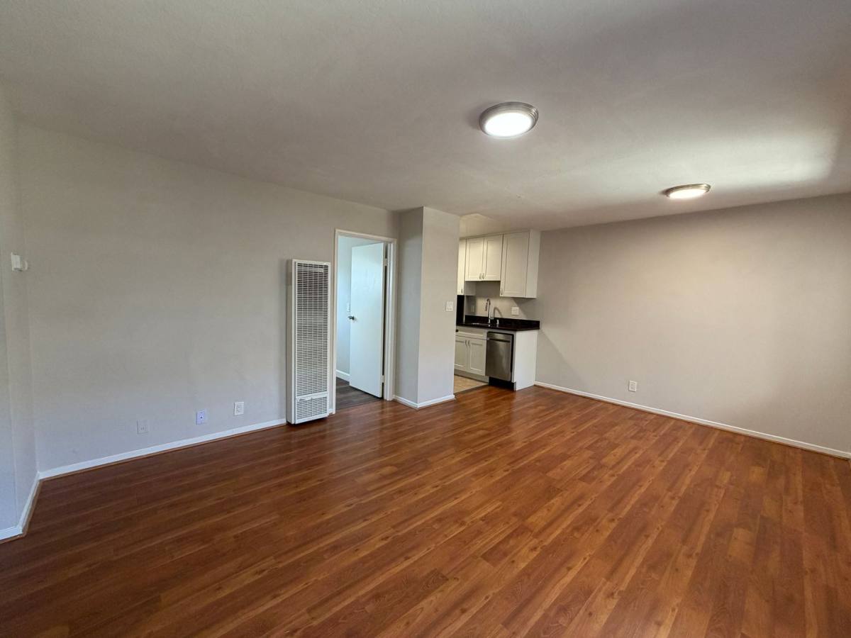 Apartment for rent at 650 E 17th St, Oakland, CA 94606