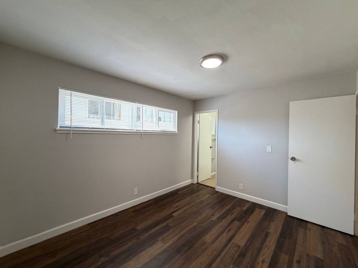 Apartment for rent at 650 E 17th St, Oakland, CA 94606