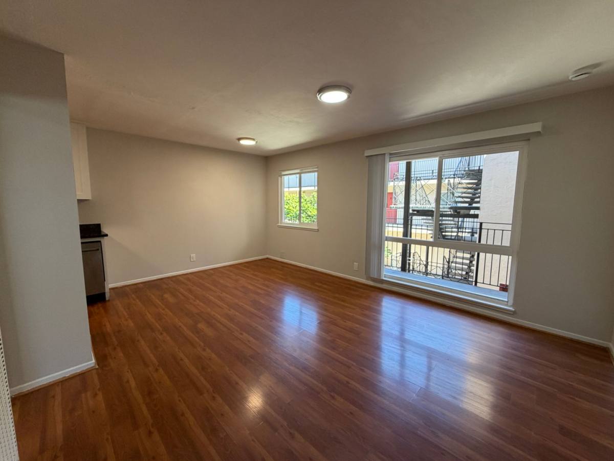 Apartment for rent at 650 E 17th St, Oakland, CA 94606