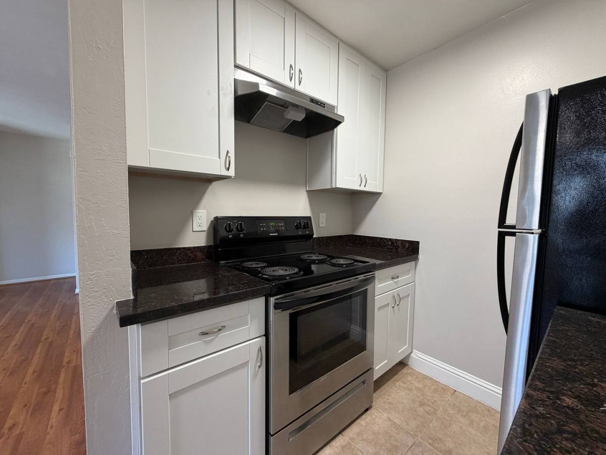 Apartment for rent at 650 E 17th St, Oakland, CA 94606