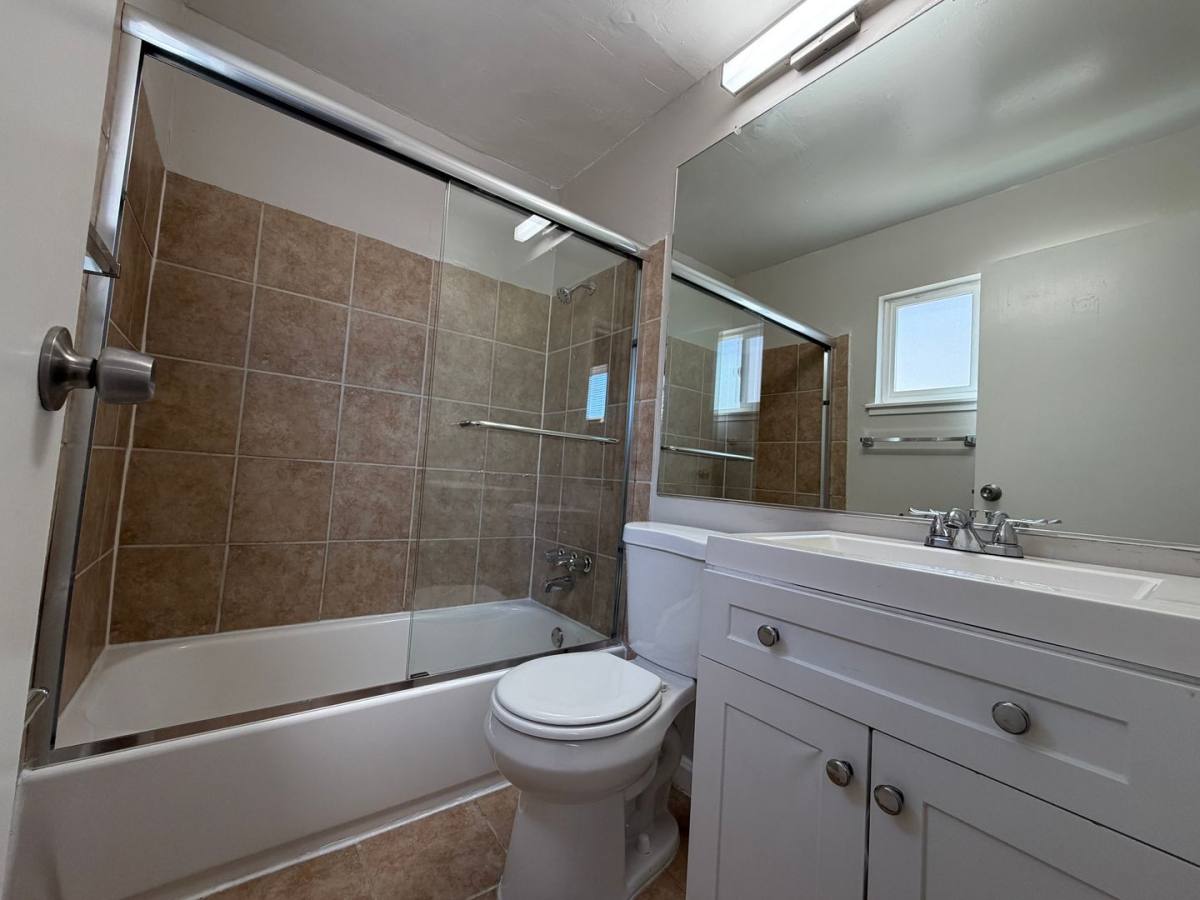 Apartment for rent at 650 E 17th St, Oakland, CA 94606