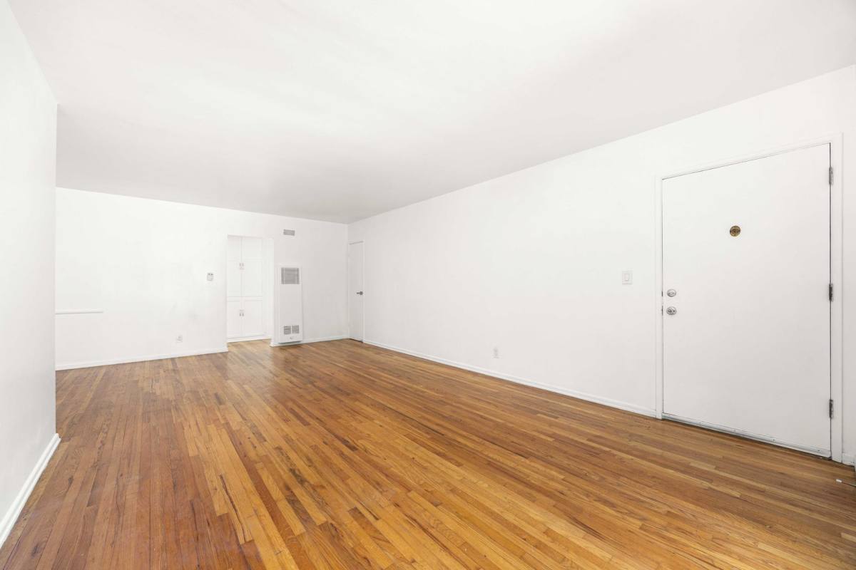 Apartment for rent at 1737 N Orange Dr, Los Angeles, CA 90028