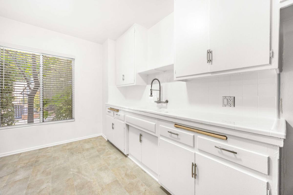 Apartment for rent at 1737 N Orange Dr, Los Angeles, CA 90028