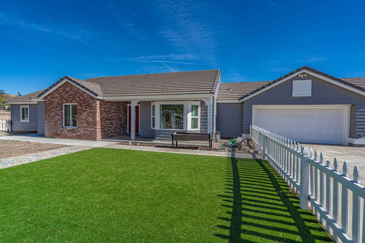 House for rent at 33440 Overland Trail, Santa Clarita, CA 91390