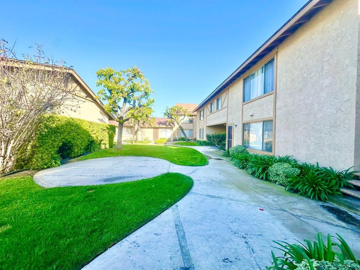 Apartment for rent at 2863 W Ball Rd, Anaheim, CA 92804