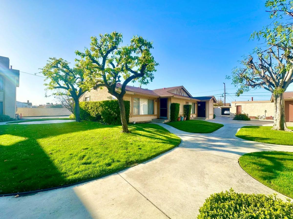 Apartment for rent at 2863 W Ball Rd, Anaheim, CA 92804