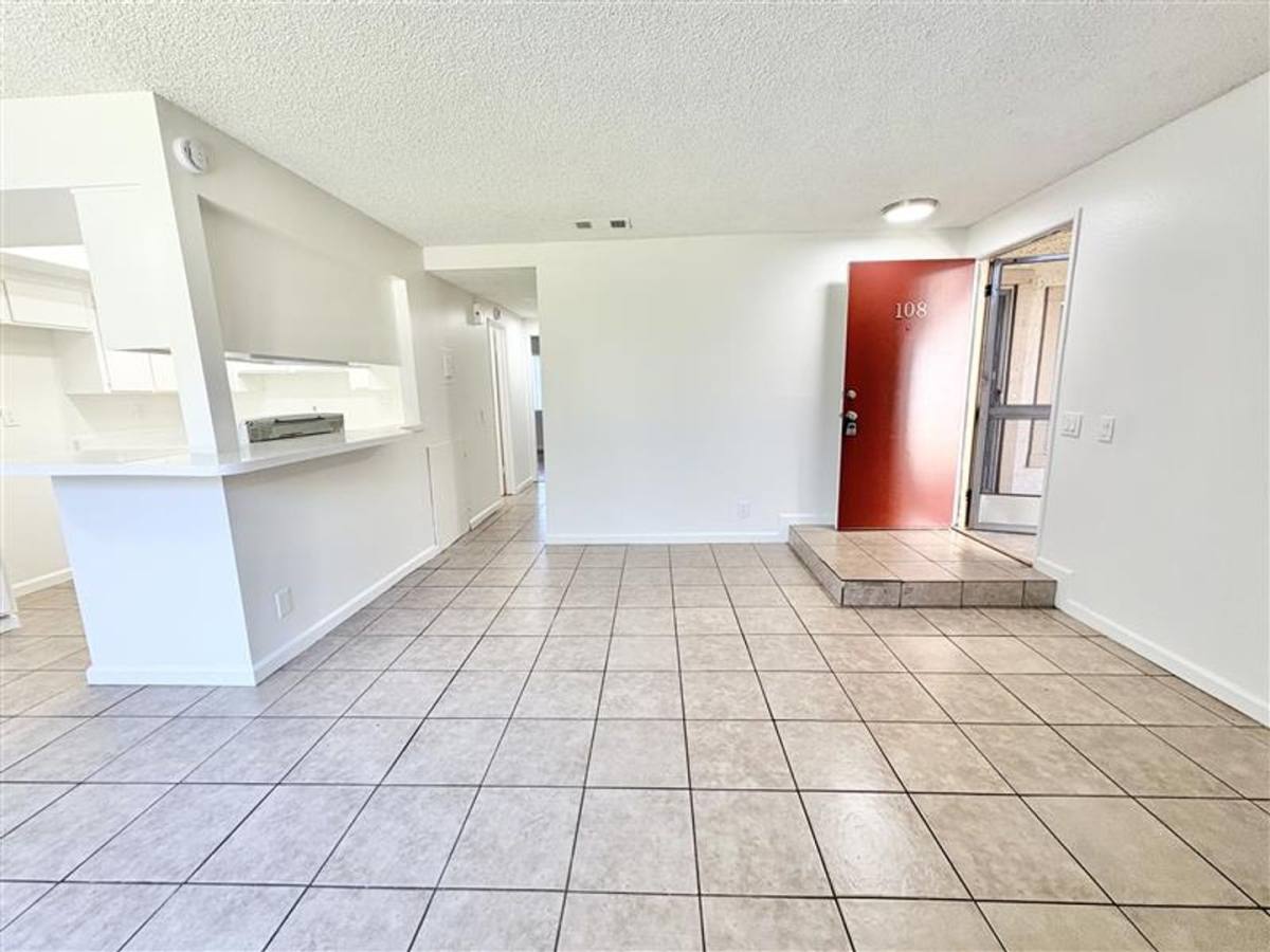 Apartment for rent at 2863 W Ball Rd, Anaheim, CA 92804