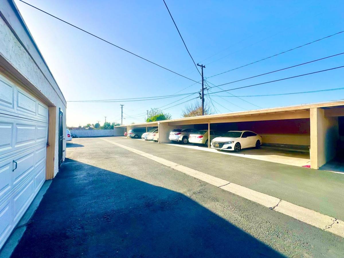 Apartment for rent at 2863 W Ball Rd, Anaheim, CA 92804