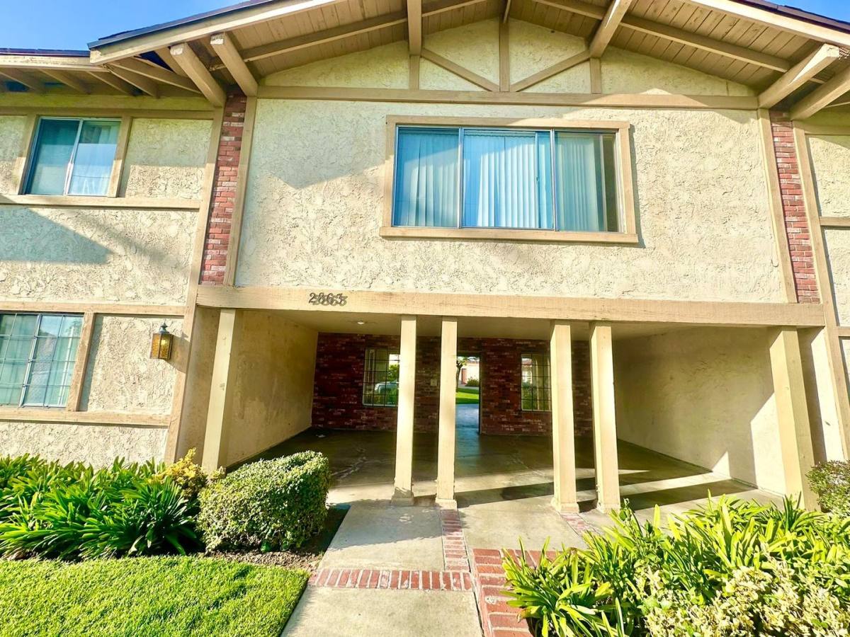 Apartment for rent at 2863 W Ball Rd, Anaheim, CA 92804