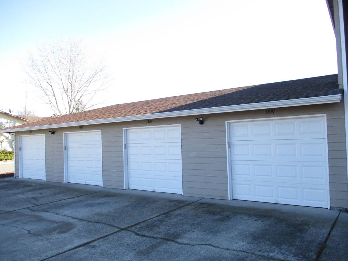 Apartment for rent at 1885, 1887, 1889, 1891 Medart Lane, Grants Pass, OR 97527