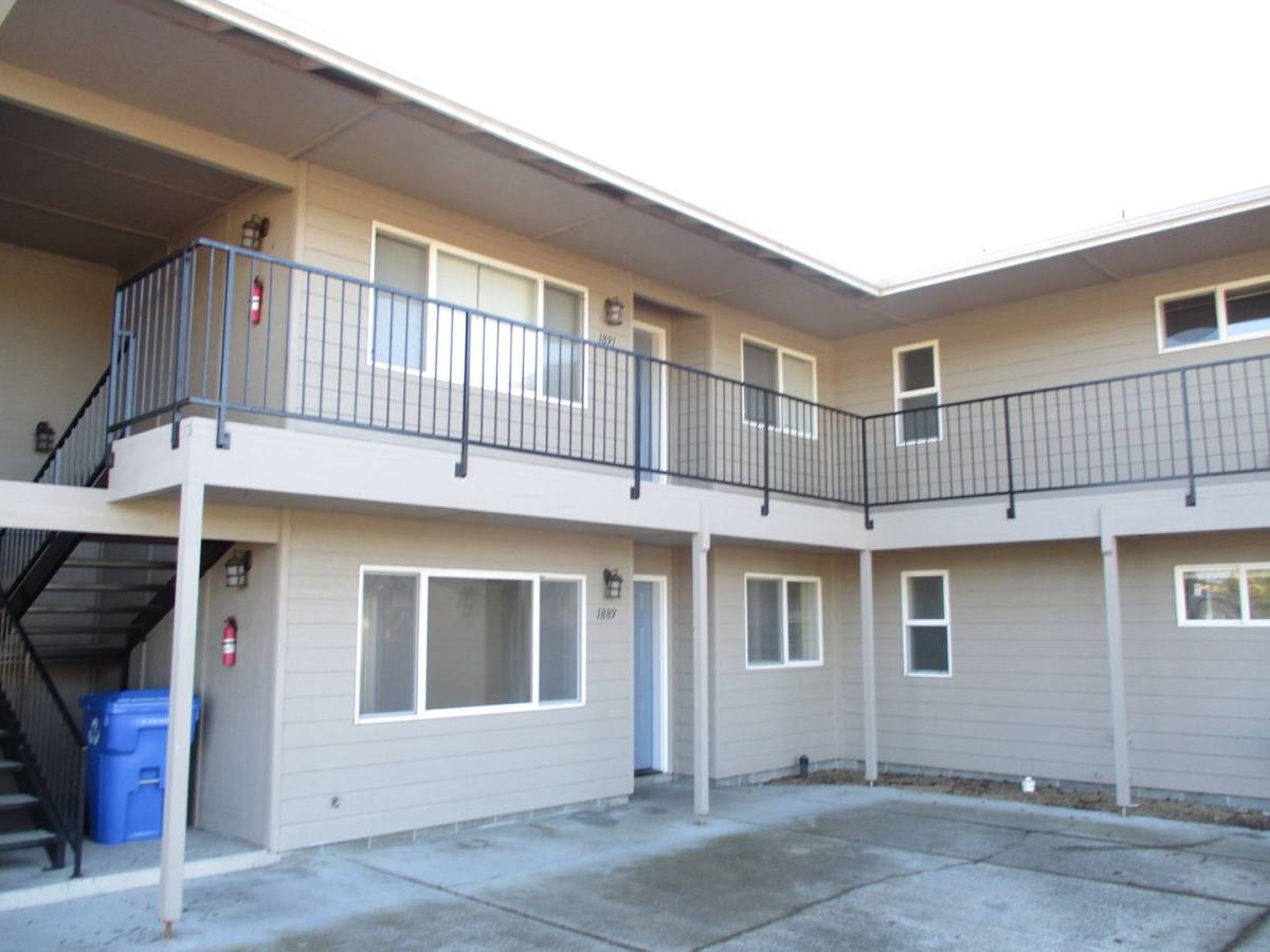 Apartment for rent at 1885, 1887, 1889, 1891 Medart Lane, Grants Pass, OR 97527