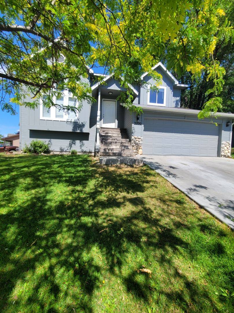 House for rent at 3200 Robinhood Loop, Nampa, ID 83687