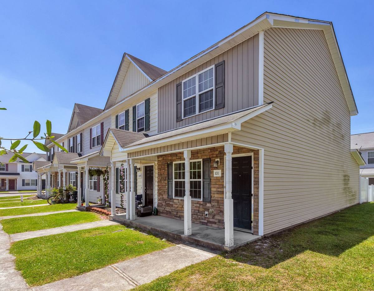 Townhouse for rent at 1011 Banister Loop, Jacksonville, NC 28546