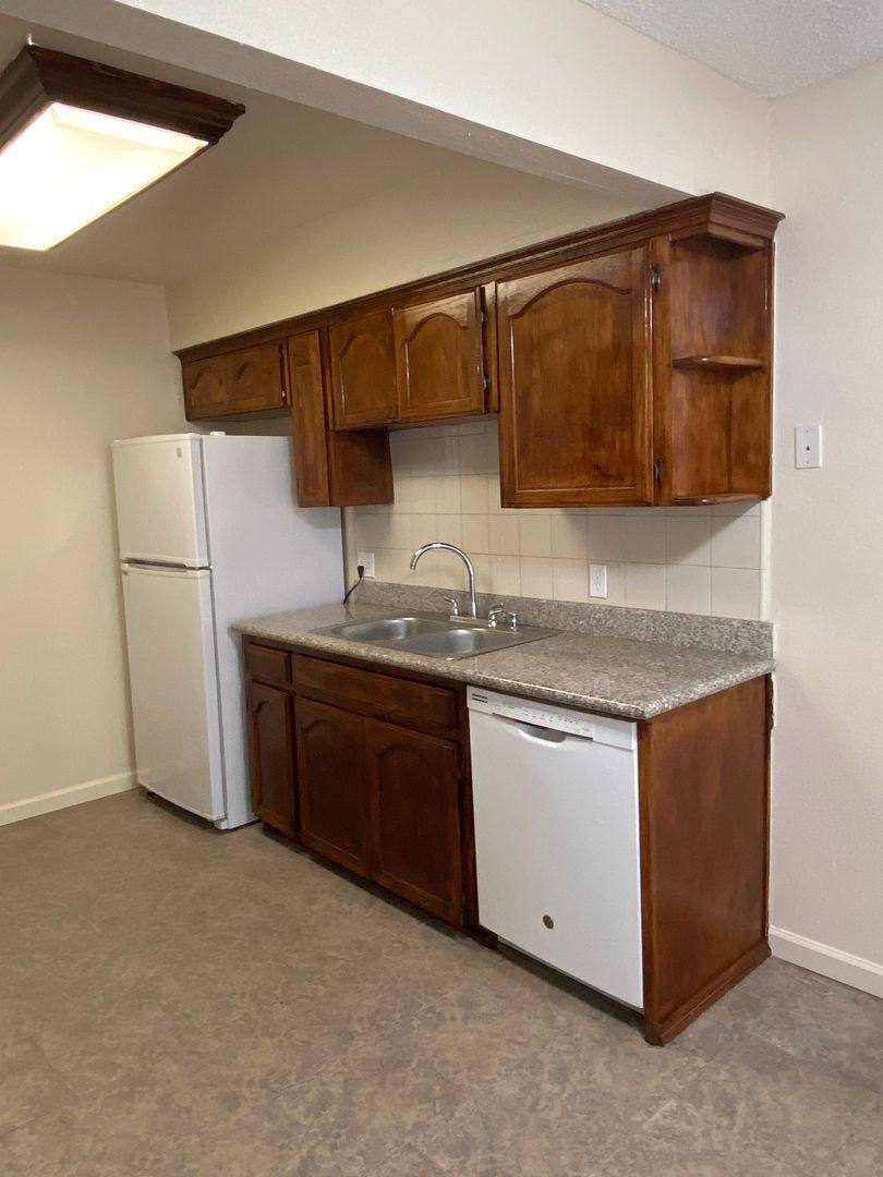 Apartment for rent at 657 W Parlier Ave, Reedley, CA 93654