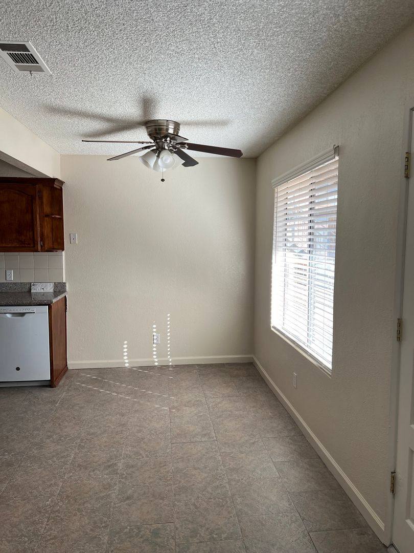 Apartment for rent at 657 W Parlier Ave, Reedley, CA 93654