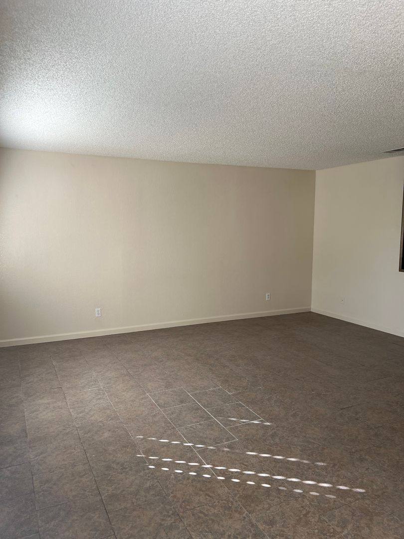 Apartment for rent at 657 W Parlier Ave, Reedley, CA 93654