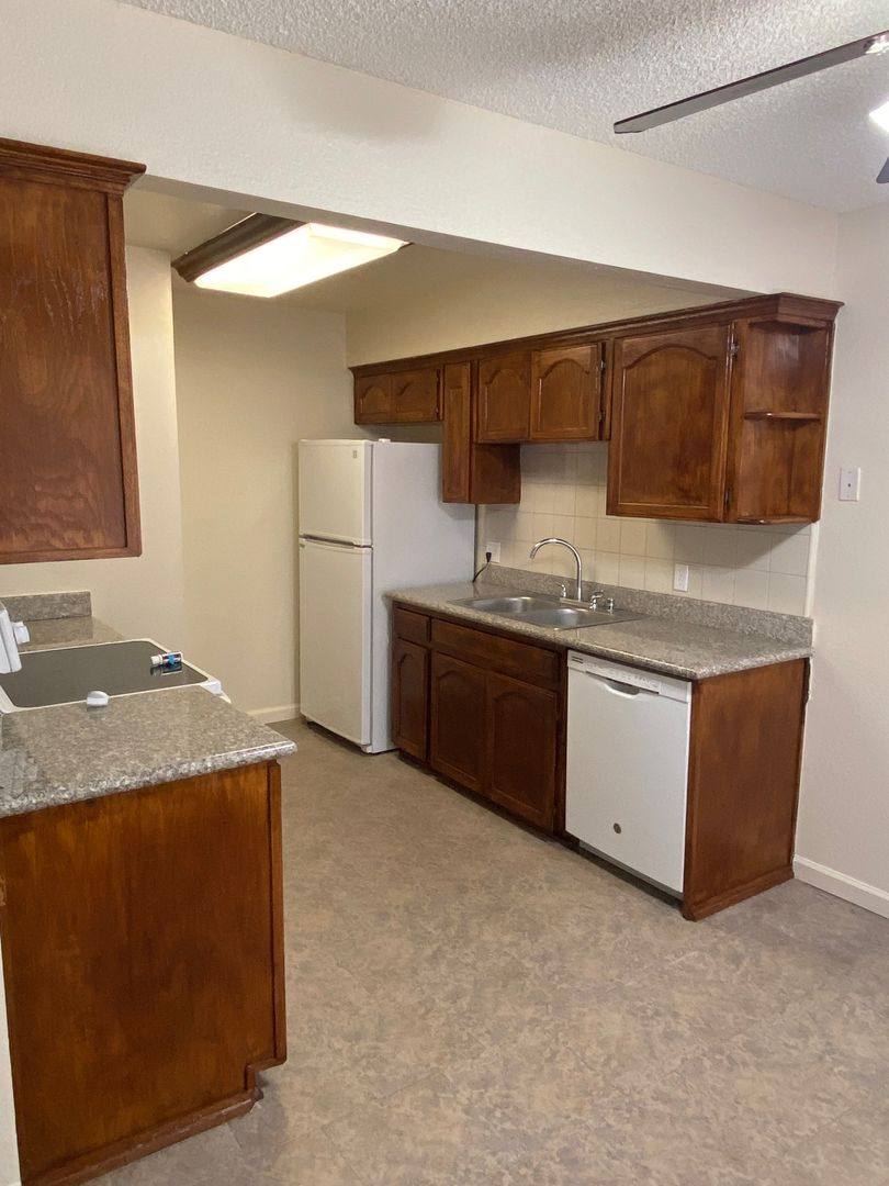 Apartment for rent at 657 W Parlier Ave, Reedley, CA 93654