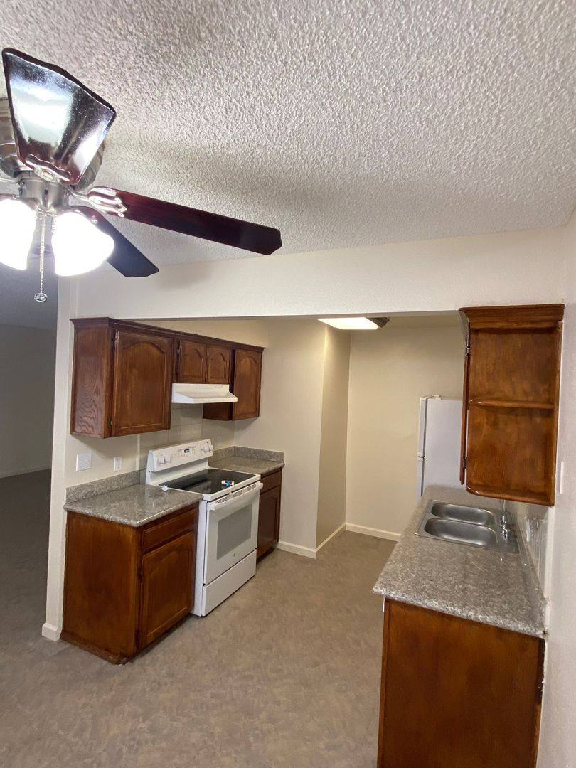 Apartment for rent at 657 W Parlier Ave, Reedley, CA 93654