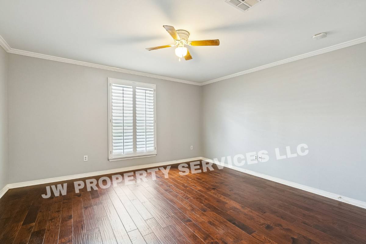 House for rent at 3228 Lake Trail Dr, Metairie, LA 70003