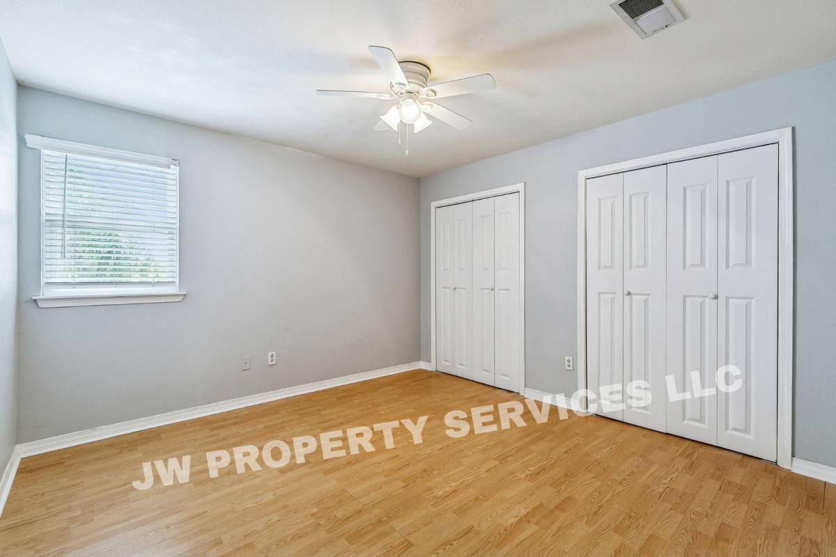 House for rent at 3228 Lake Trail Dr, Metairie, LA 70003