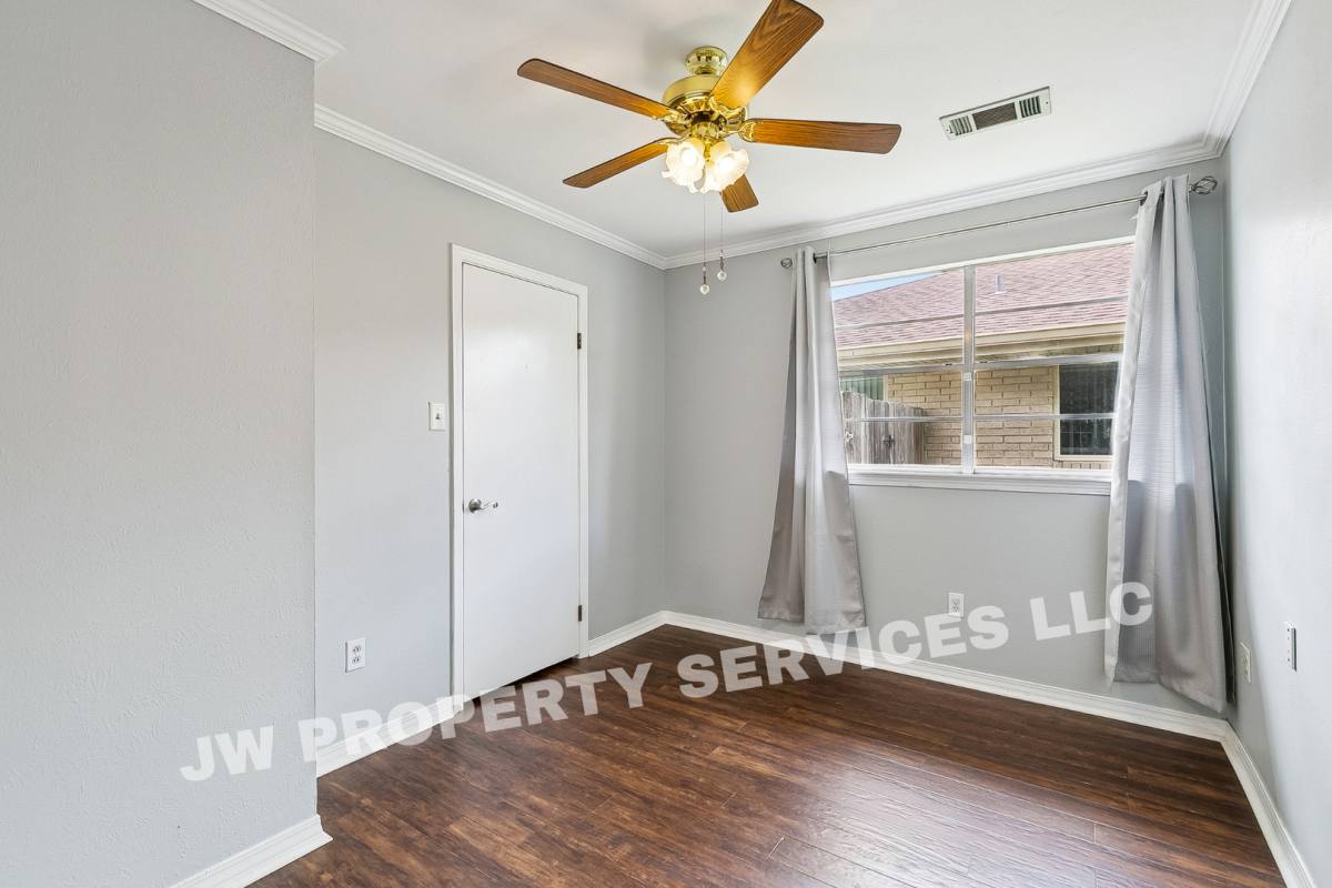 House for rent at 3228 Lake Trail Dr, Metairie, LA 70003