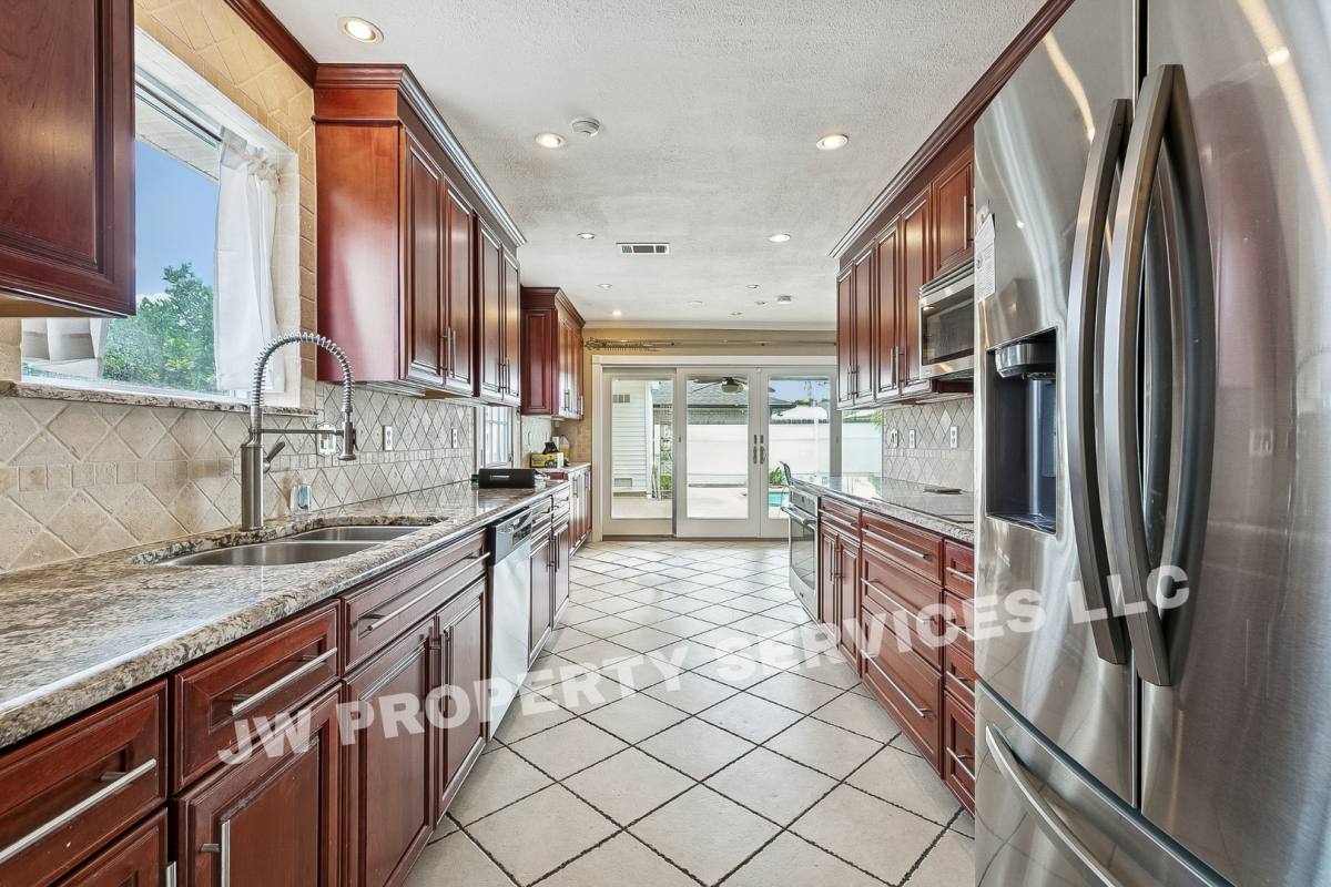 House for rent at 3228 Lake Trail Dr, Metairie, LA 70003