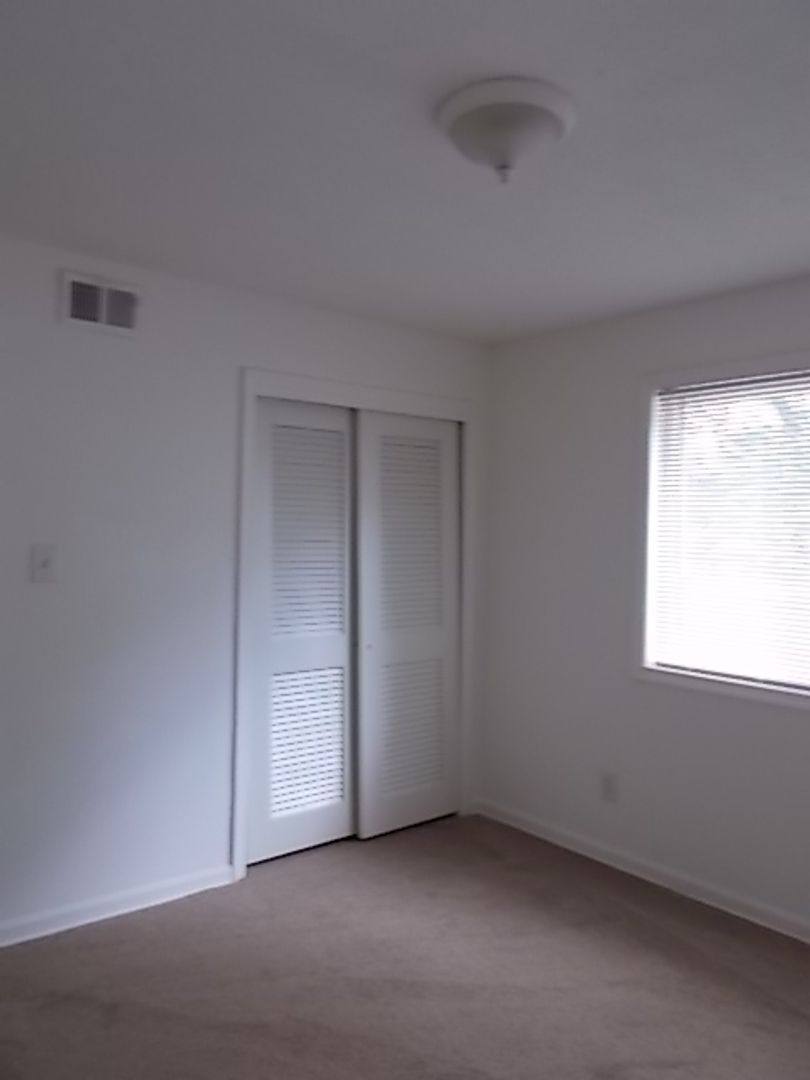Apartment for rent at 19 Roland Dr, Hampton, VA 23669