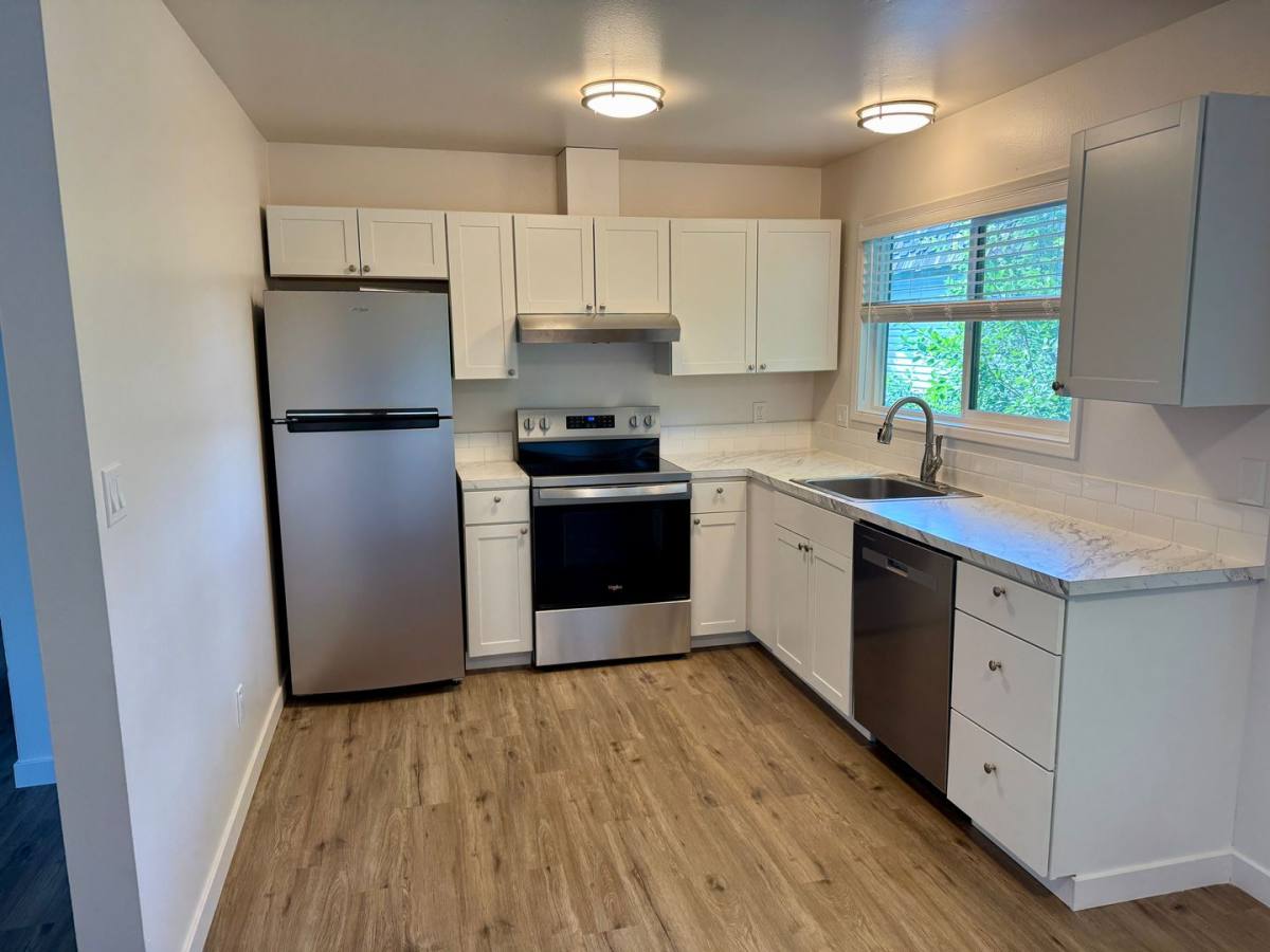 Apartment for rent at 1415 SE Cora St, Portland, OR 97202