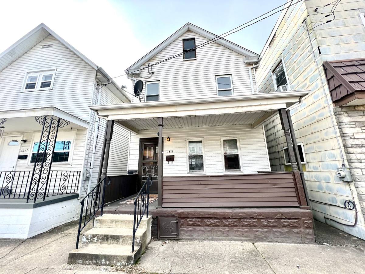 Apartment for rent at 1613 Fourth Ave, New Kensington, PA 15068