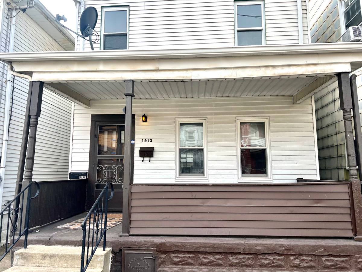 Apartment for rent at 1613 Fourth Ave, New Kensington, PA 15068