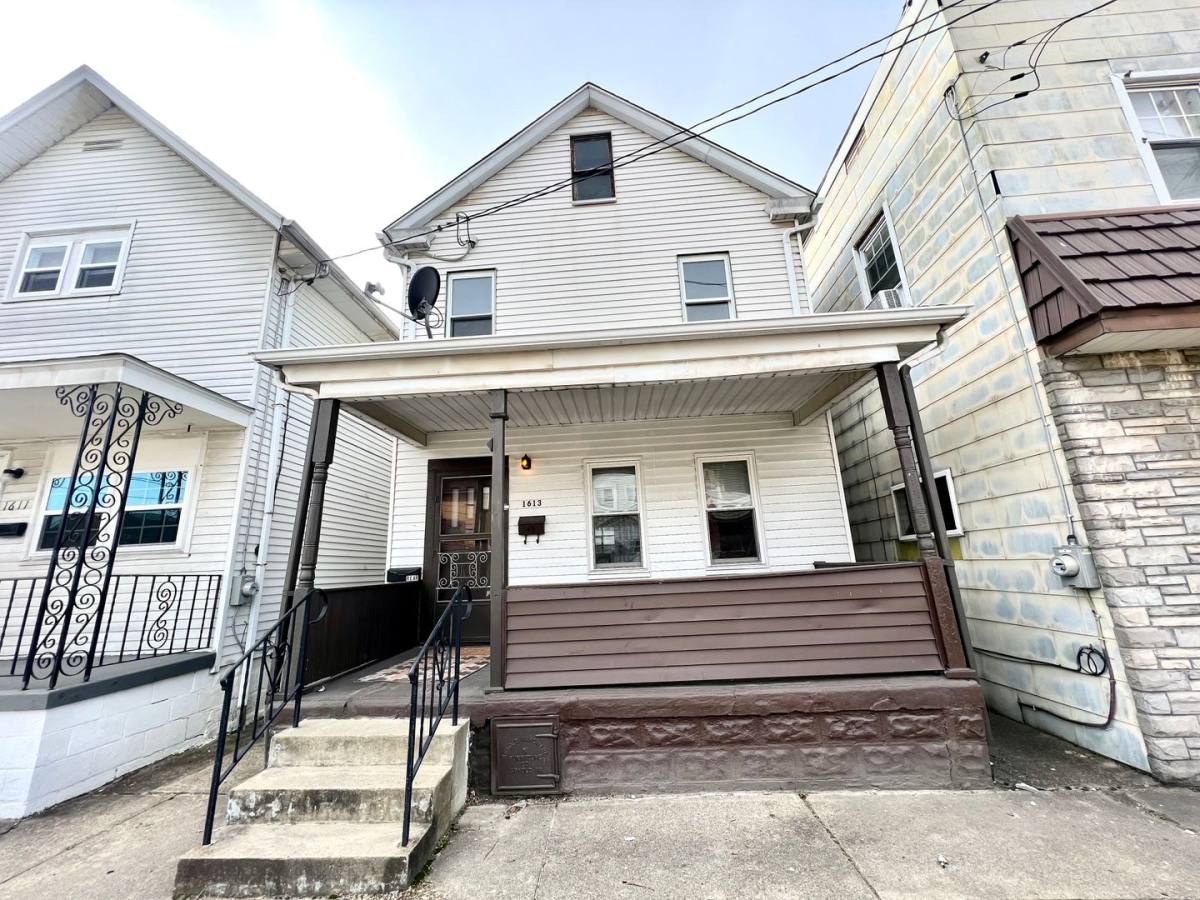 Apartment for rent at 1613 Fourth Ave, New Kensington, PA 15068