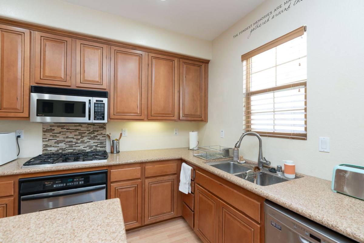 Townhouse for rent at 2656 Escala Circle, San Diego, CA 92108