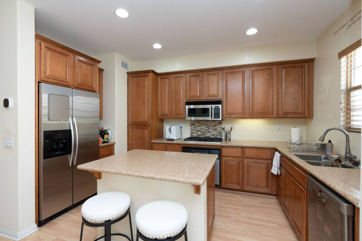 Townhouse for rent at 2656 Escala Circle, San Diego, CA 92108