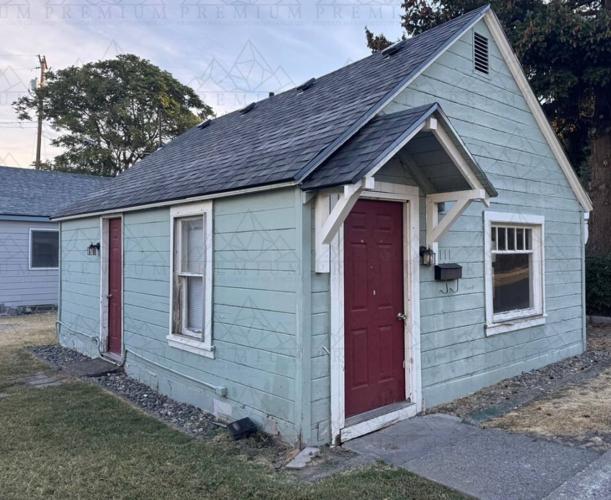 Apartment for rent at 7th St, The Dalles, OR 97058