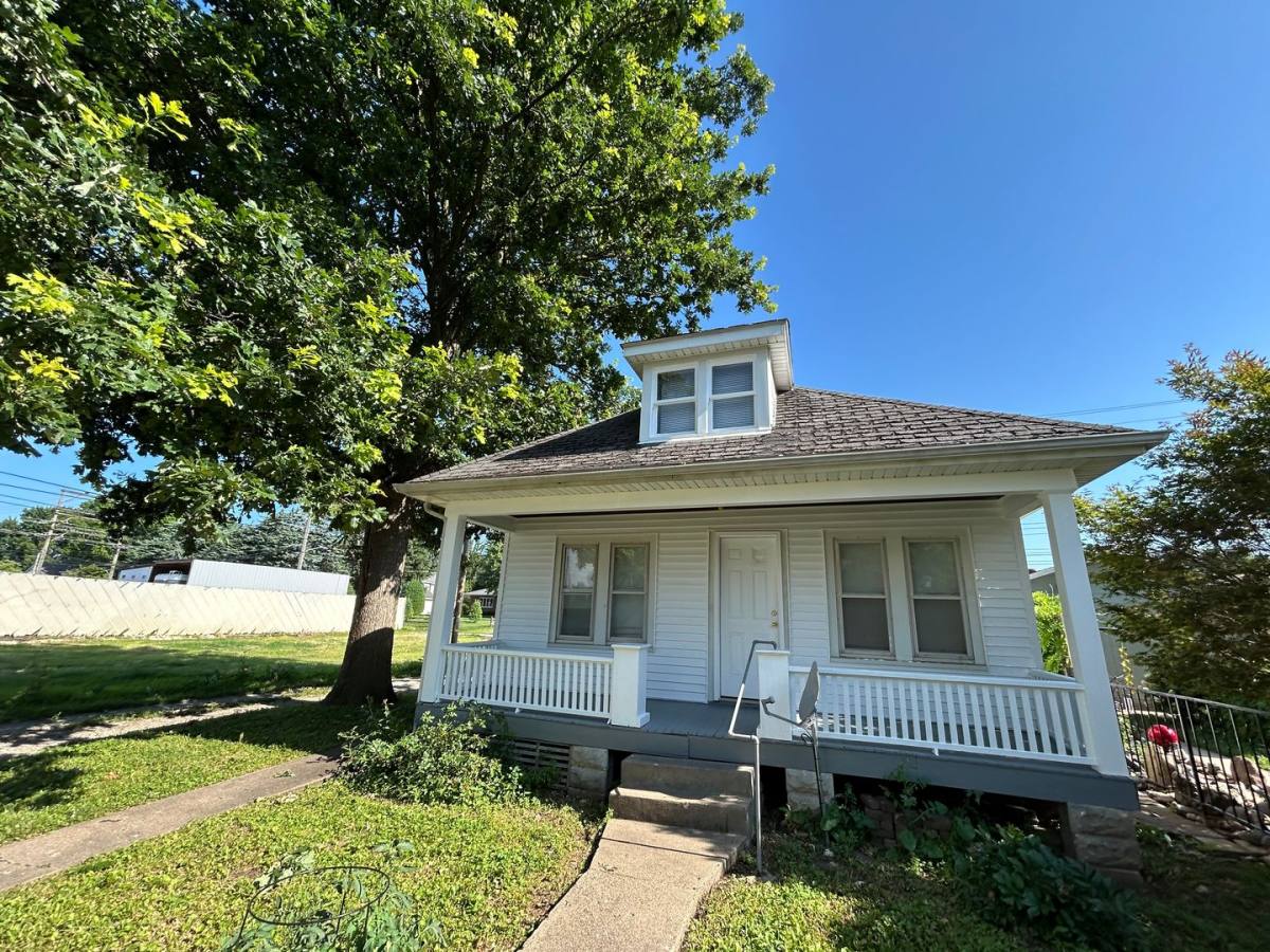 Apartment for rent at 2023 Broadway St, Quincy, IL 62301