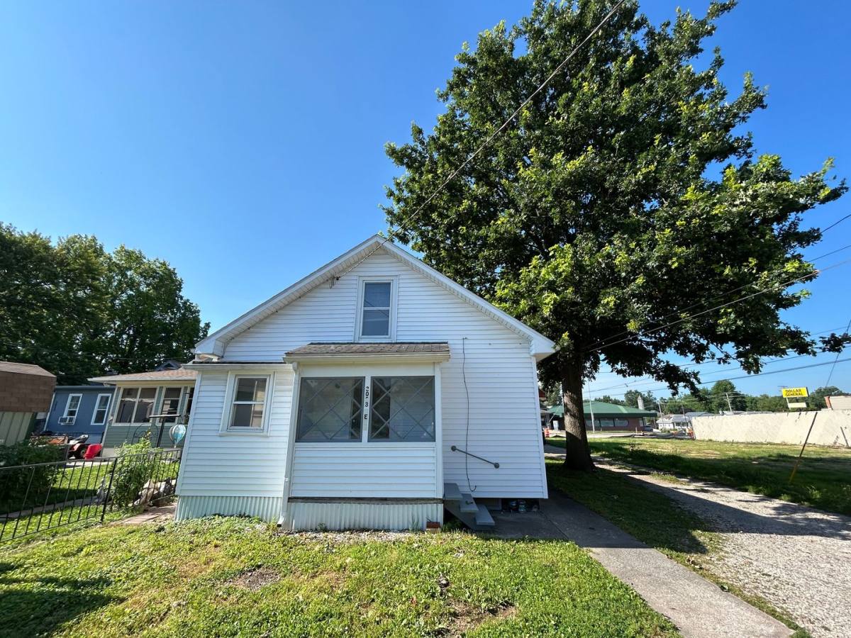 Apartment for rent at 2023 Broadway St, Quincy, IL 62301