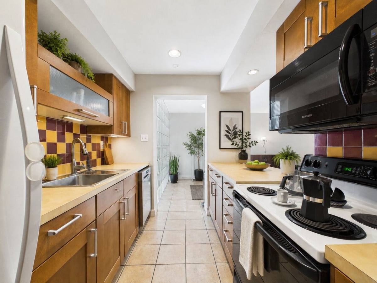 Apartment for rent at 723 S St, Philadelphia, PA 19147