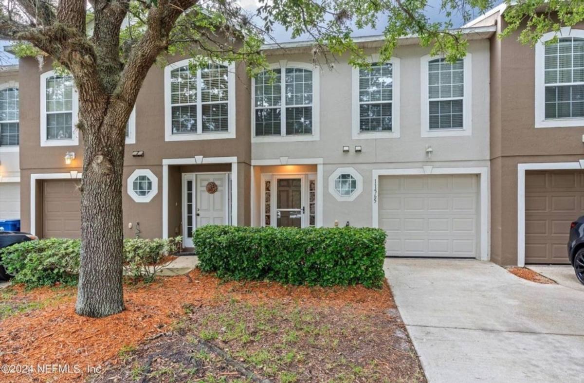 House for rent at 11565 Hickory Oak Dr, Jacksonville, FL 32218