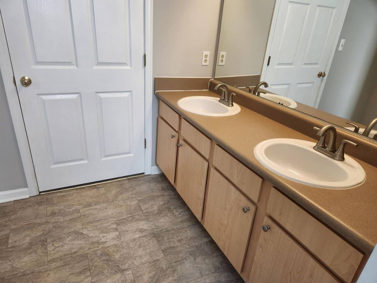 Townhouse for rent at 737 Woodland Creek Way, Midlothian, VA 23114