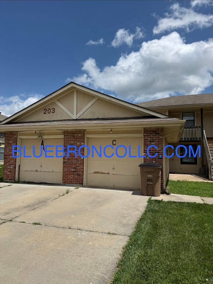 Apartment for rent at 203 Sky Vue Dr, Raymore, MO 64083