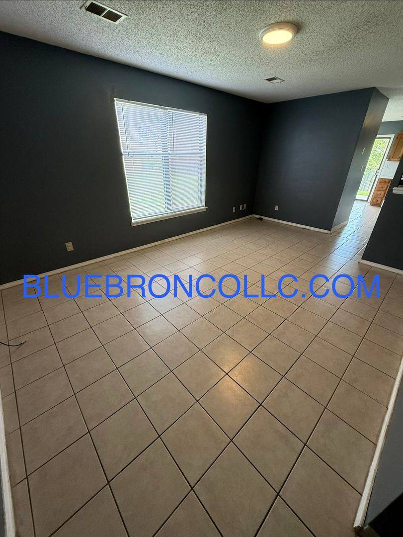 Apartment for rent at 203 Sky Vue Dr, Raymore, MO 64083